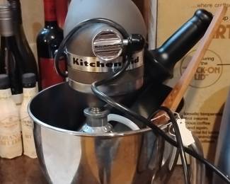 KitchenAid Artisan Series 5 Quart Tilt-Head Stand Mixer