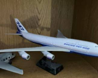 Boeing 747-400 Desktop Display Model - Boeing House Colors