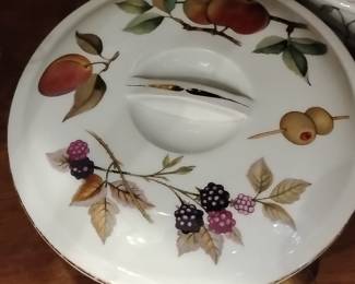 Royal Worcester Evesham Gold Shape 23 Size 6 Casserole Dish