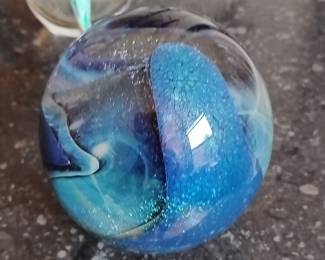 Signed Robert Eickholt Art Glass Paperweight
