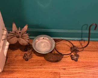 Whimsical Metal Cat Pet Feeder