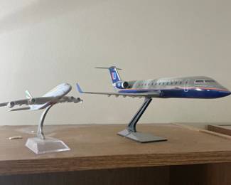 Die-cast Commercial Airliner Desk Models (United Express CRJ-200 and Emirates A380)