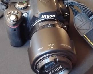 Nikon D40 DSLR Camera with AF-S DX NIKKOR 18-55mm f/3.5-5.6G ED II Lens
