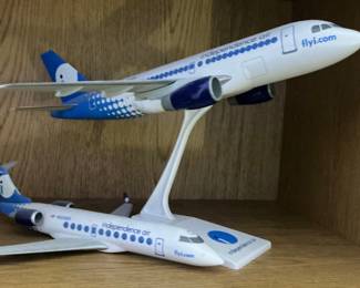 Independence Air Desktop Display Models - Airbus A319 and Bombardier CRJ-200