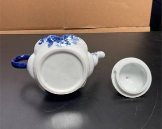 Blue and White Floral Porcelain Teapot with Lid (5/5)