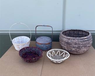 Assorted Woven Baskets with Lidded Carrier (2/5)
