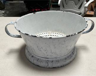 Blue-and-White Enamelware Pedestal Colander (2/6)