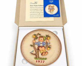 Goebel M.J. Hummel 1977 Apple Tree Boy Annual Plate