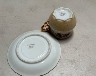 Rose-Decorated Porcelain Cup and Saucer (3/6)