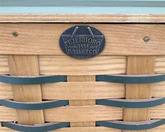 Peterboro Woven Wood Picnic Basket with Lid (3/3)