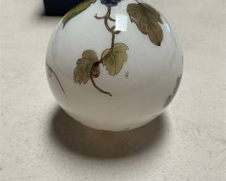 Hand-Painted Glass Grapevine Ball Ornament (3/5)