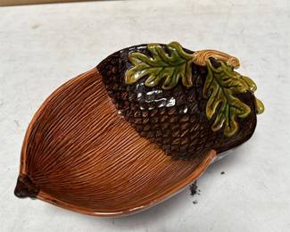 Acorn-Shaped Ceramic Dish with Oak Leaves (2/2)