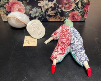 Poupee Millet Art Doll with Floral Box, Egg and Bear Figure (3/5)