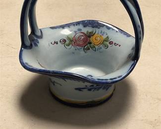 Vestal Alcobaça Hand-Painted Floral Pottery Basket (2/6)