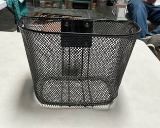 Black Mesh Bicycle Basket with Quick-Release Mount (2/6)