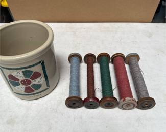 Dresden Plate Stoneware Crock with Yarn Bobbins (2/2)