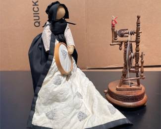 Amish-Style Quilting Doll & Spinning Wheel Music Box (2/4)