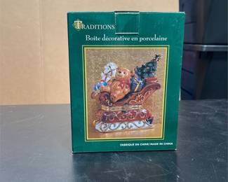 Traditions Porcelain Christmas Sleigh Keepsake Box (2/4)
