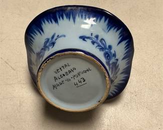 Vestal Alcobaça Hand-Painted Floral Pottery Basket (3/6)