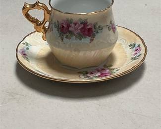 Rose-Decorated Porcelain Cup and Saucer (2/6)