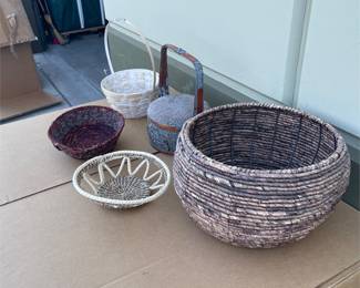 Assorted Woven Baskets with Lidded Carrier (4/5)