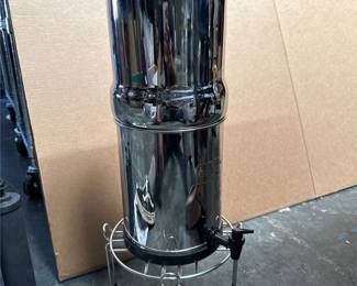 Berkey Stainless Steel Water Filter with Stand (2/4)