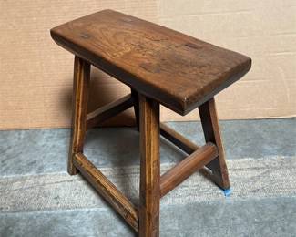Primitive Wooden Stool with Mortise and Tenon Joinery (3/4)