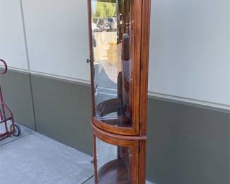 Pulaski Bowfront Lighted Corner Curio Cabinet (3/6)