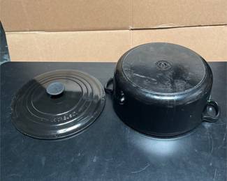 Matte Black Enameled Cast Iron Dutch Oven (4/5)