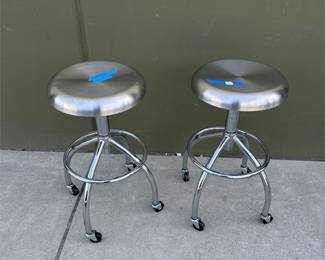 Pair of TRINITY TBF-1601 Aluminum Work Stools (2/2)