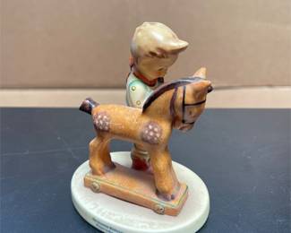 Goebel Hummel “Prayer Before Battle” Figurine No. 20 (4/5)