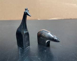 Dansk Designs Giraffe Paperweight and Bear-Form Figure (2/5)