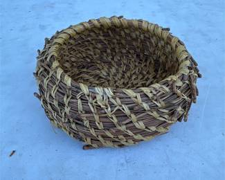 Coiled Pine Needle Basket with Raffia Stitching (2/2)