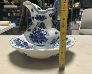 Cracker Barrel Blue and White Pitcher and Basin Set (5/5)