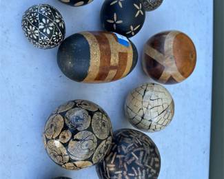 Decorative Spheres with Assorted Patterns (2/2)