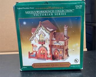 Santa’s Workbench Patchworks Quilt Shoppe Lighted House (4/4)