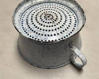 Blue-and-White Enamelware Pedestal Colander (3/6)