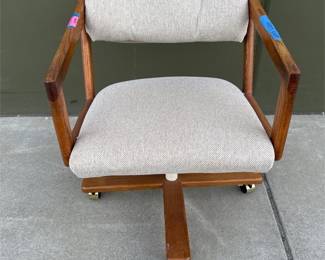 Upholstered Wood Swivel Armchair on Casters (2/2)