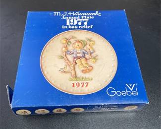Goebel M.J. Hummel 1977 Apple Tree Boy Annual Plate (3/4)