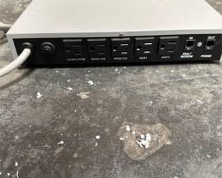Desktop Computer Power Control Center with Five Outlets (2/2)