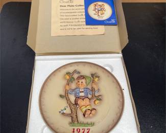 Goebel M.J. Hummel 1977 Apple Tree Boy Annual Plate (2/4)