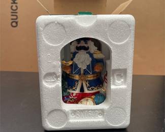 Traditions Porcelain Nutcracker Hinged Trinket Box (3/4)