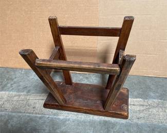 Primitive Wooden Stool with Mortise and Tenon Joinery (4/4)