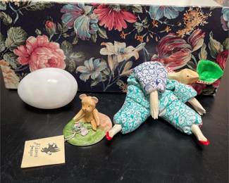 Poupee Millet Art Doll with Floral Box, Egg and Bear Figure (4/5)