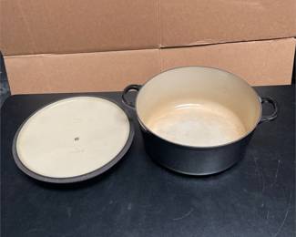 Matte Black Enameled Cast Iron Dutch Oven (5/5)