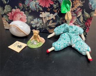 Poupee Millet Art Doll with Floral Box, Egg and Bear Figure (2/5)