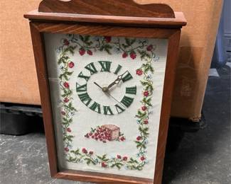 Strawberry Cross-Stitch Clock in Wooden Case (2/4)