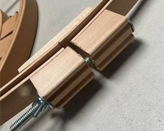 Wooden Quilting and Embroidery Hoops with Support (3/5)