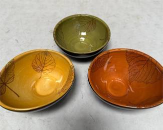 Three Leaf-Decorated Ceramic Bowls in Autumn Colors (2/2)
