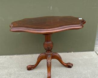Chippendale Style Carved Tripod Pedestal Side Table (2/2)